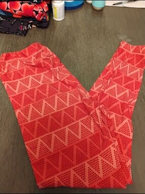 LuLaRoe Coral and Red Geometric Girls' Leggings